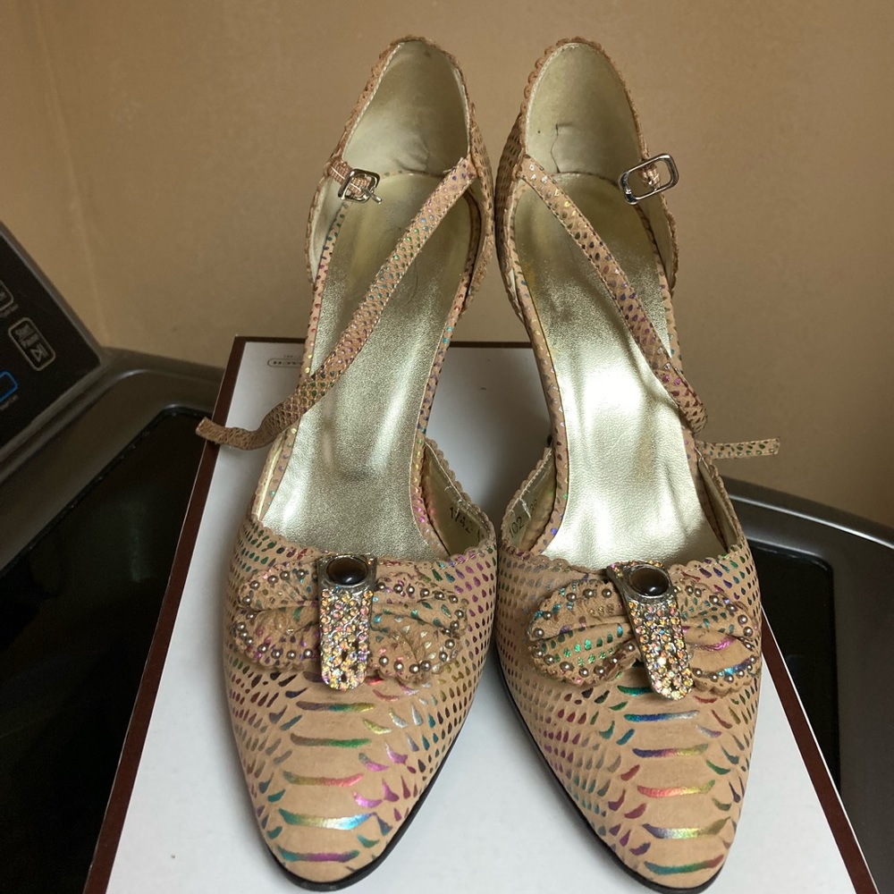 Eye stopper leather high heels,made in Europe. Perfect for holiday party